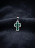 Cumpara ieftin Pandantiv Cruce din Argint 925 cu Zirconiu Verde Smarald E i Halo , Eleganta E i Distinctie Sacra