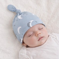 Caciulita bleu cu imprimeu tip fes piticot pentru bebelusi (Marime Disponibila: