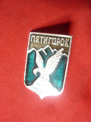 Insigna turistica -oras Piatgorsk reg.Sevastopol Rusia emblema vultur,h=3cm foto