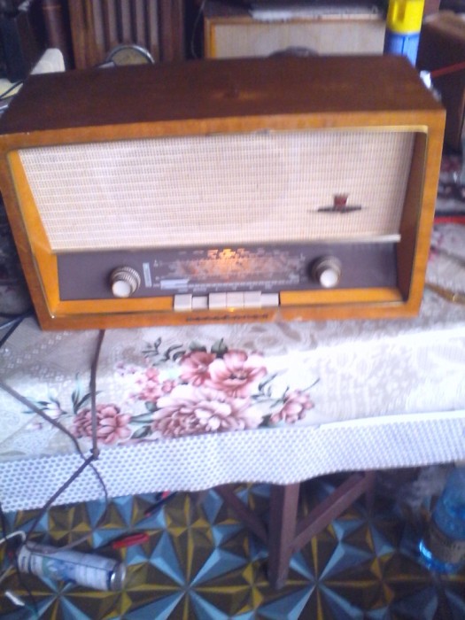 Radio vechi pe lampi NorMende Rigoleto