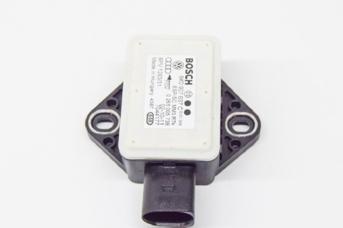 Senzor de accelerație AUDI Q5 8R 2011 OEM: 8K0907637C,0265005738 11588519
