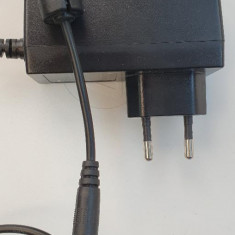 Switching adapter input 100-240 V, output 12 V, lungime fir 1.60 m