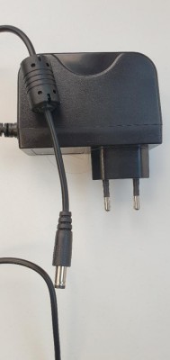 Switching adapter input 100-240 V, output 12 V, lungime fir 1.60 m foto