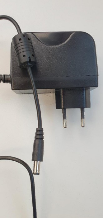 Switching adapter input 100-240 V, output 12 V, lungime fir 1.60 m