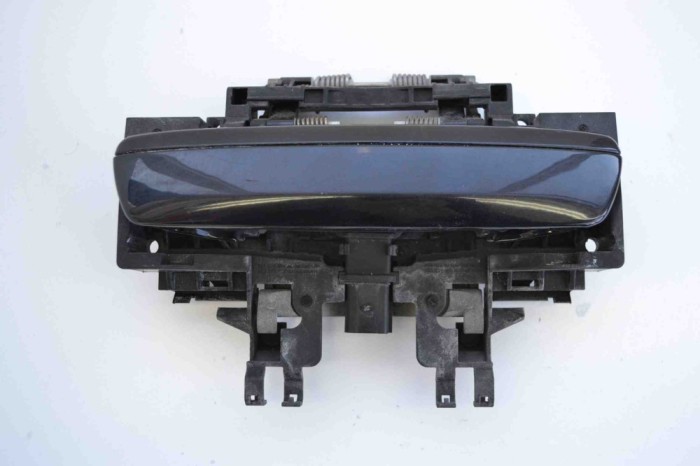 M&acirc;ner exterior ușă dreapta spate AUDI A8 D3 4E2, 4E8 2004 2426306