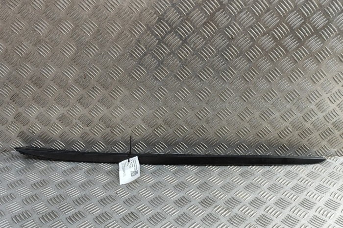 Ornament vertical parbriz st&acirc;nga KIA CEE\&#039;D Hatchback CD 2023 OEM: 86133-J7000 | 31975146