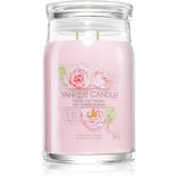 Yankee Candle Fresh Cut Roses lum&acirc;nare parfumată Signature 567 g