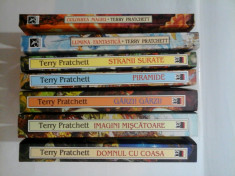 TERRY PRATCHETT 7 volume din SERIA LUMEA DISC - vol: 1,2,6,7,8,10,11. foto