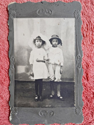 Fotografie tip CDV, doi copii, inceput de secol XX foto