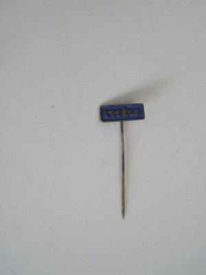 QW9 L 61 - insigna - tematica simboluri - inscriptia MTU foto