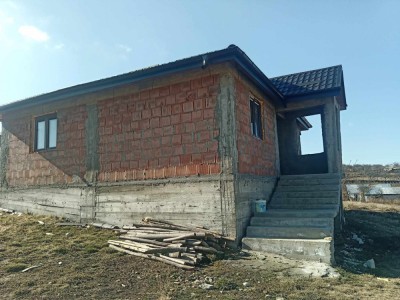 VAND casa la rosu Goruni Tomesti foto