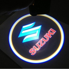 Proiectoare Portiere cu Logo Suzuki