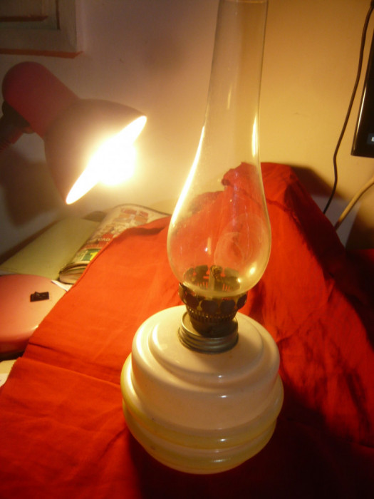Lampa de Gaz ,cu baza sticla groasa matuita , fitil nou , glob sticla subtire