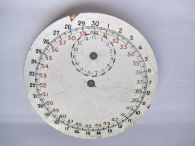 B40-Cadran cronometru vechi metal cu portelan. foto