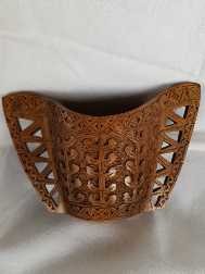 Cauc - cupa de lemn sculptat minutios foto