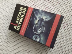 # Amintirea albastra a Pamantului - Alastair Reynolds foto