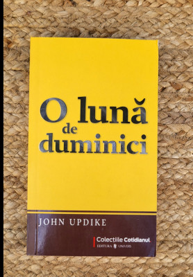 O LUNA DE DUMINICI-JOHN UPDIKE foto