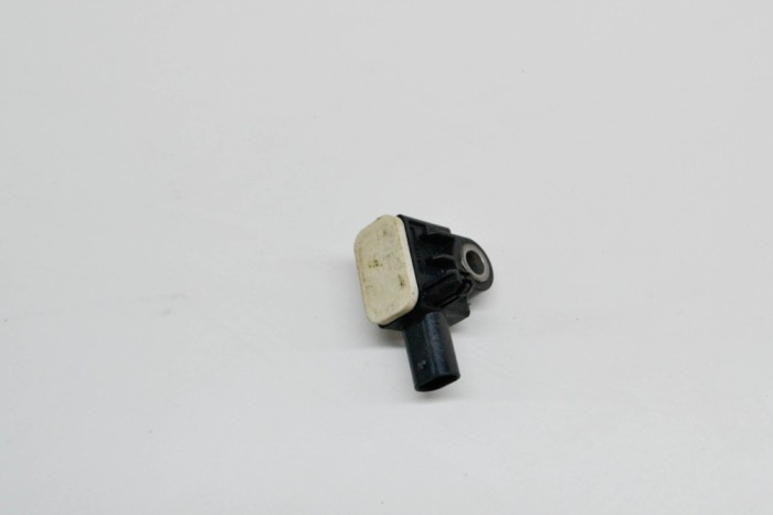 Senzor de impact dreapta față MERCEDES-BENZ B W246, W242 2014 OEM: A1668210151,56054085AA 14655849