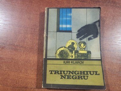 Triunghiul negru de Iuri Klarov foto