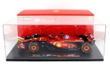 Model BBurago Ferrari SF-24 - Charles Leclerc 1:18 - Deluxe edice - 1:18 (lungime 25cm)