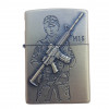 Bricheta tip zippo, 3D relief, metalica, soldat pusca M16