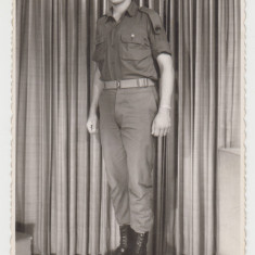 M1 B 12 - FOTO - Fotografie foarte veche - tanar militar in uniforma - anul 1969