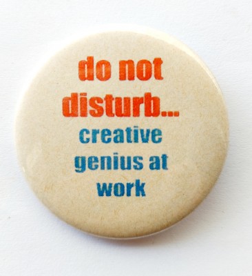 Insigna metalica Do not disturb foto
