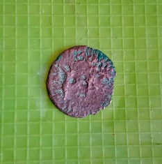 D864-Moneda antica bronz diam. 2.2 cm.