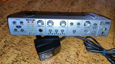 MIXER BEHRINGER MINI-MON Ultra-Compact Stereo Monitor Matrix Mixer with Talkback MiC foto