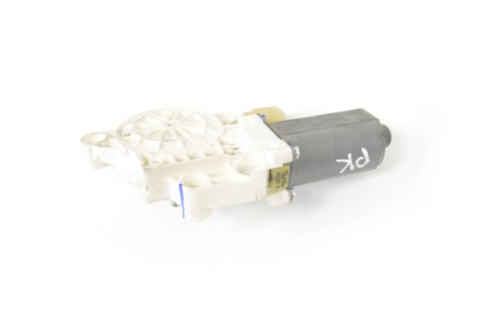 Motor macara geam ușă st&acirc;nga față CHRYSLER GRAND VOYAGER V RT 2008 OEM: 3015587D,0130821471 13345105