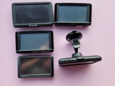 lot 5 GPS-uri auto - fara accesorii - foto