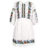 Cumpara ieftin Compleu traditional alb pentru fetite cu motiv floral multicolor - RTF15