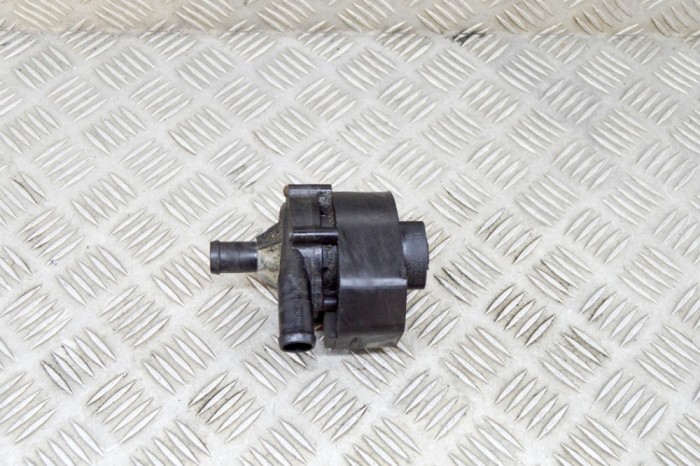 Pompa de apa auxiliara TESLA MODEL X 2018 OEM: 1054529-00-G 17996209