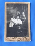 Fotografie de familie, tip portret cabinet, datata 1926