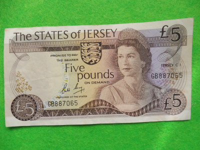 Regatul Unit - The States of Jersey 5 Pounds 1983 - 1993 (185) foto