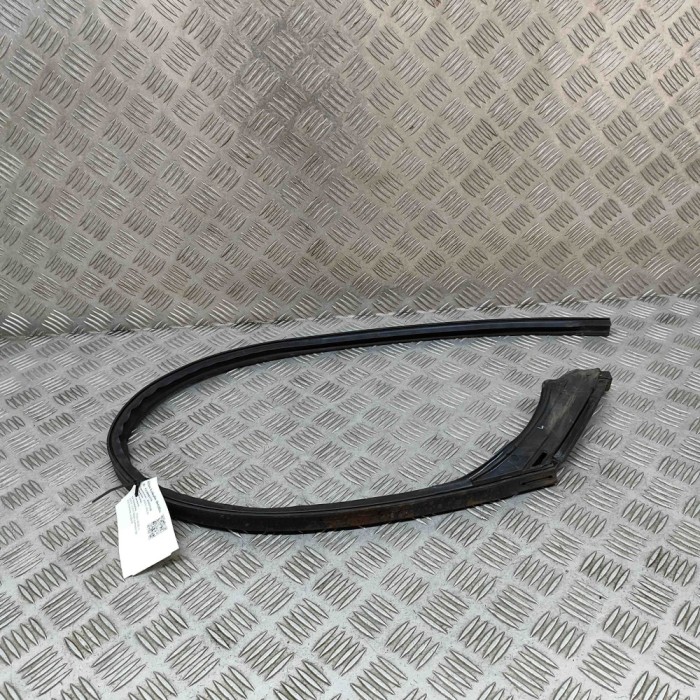 Garnitura de cauciuc ușă dreapta față TESLA MODEL X 2017 OEM: 1032146-00-C 25806776