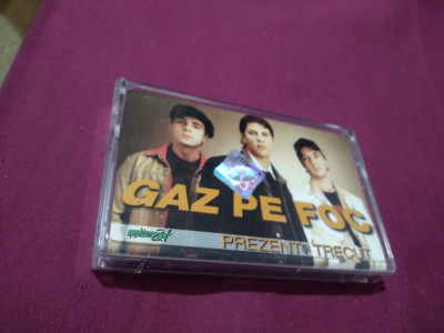 CASETA AUDIO GAZ PE FOC - PREZENT SI TRECUT RARA!!ORIGINALA foto