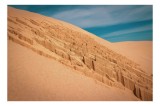 Tablou Canvas, "Structuri misterioase &icirc;n deșertul nesf&acirc;rșit", Nisip, Dune, Stratificat, Orizont, Cer, Albastru, Valuri, Natură, Textură, Pustiu, 39 x