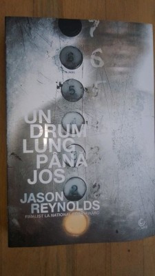 Un drum lung pana jos- Jason Reynolds foto