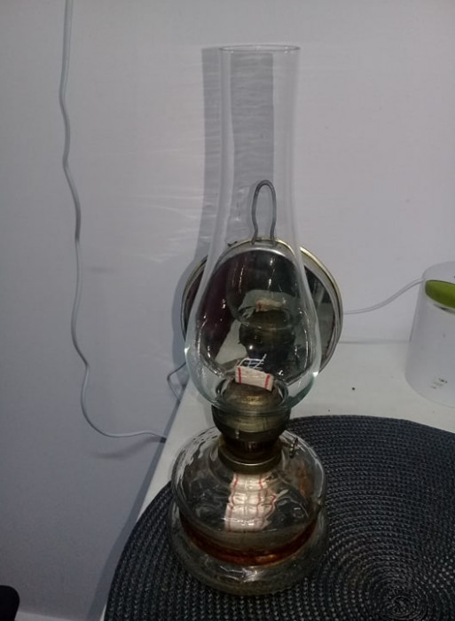 LAMPA PE GAZ/PETROL Veche,functionala,Cu oglinda,originala,doar testata,T.posta