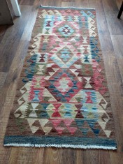 **Covor carpeta covoras tesut de lana motiv rustic, etnic, etno, taranesc