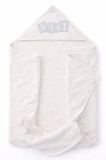 Prosop bebelusi alb cu gluga si broderie baby, bumbac absorbant, ideal pentru