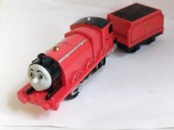 Bnk jc Thomas &amp; Friends Trackmaster Mattel 2013 - locomotiva James functionala