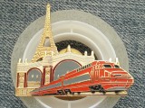 Cumpara ieftin Insigna tren TGV Franta ,Turnul Eiffel / locomotiva , gara /pin transport Paris