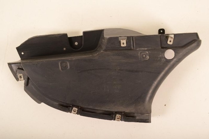 Scut motor st&acirc;nga spate BMW 3 F30, F80 2013 OEM: 51757258047 10533817