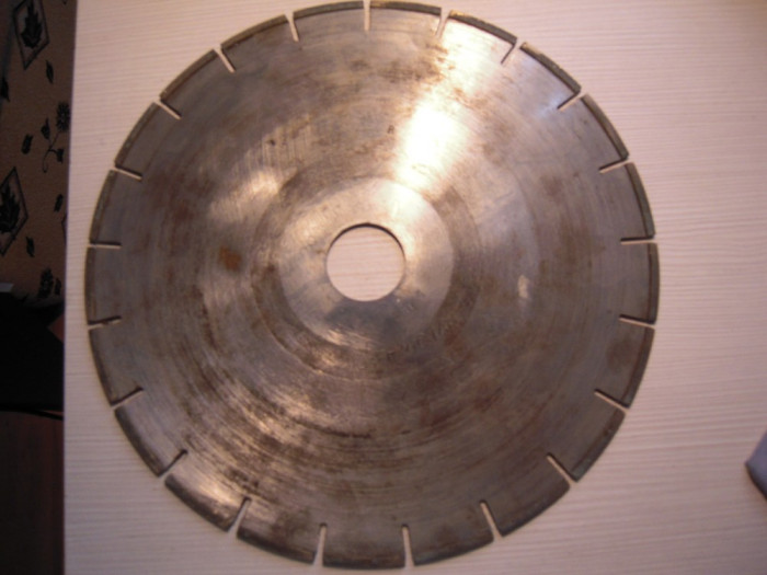 Disc diamantat pt. debitat ceramica/sticla cu fante de racire, diam. ext. 300 mm