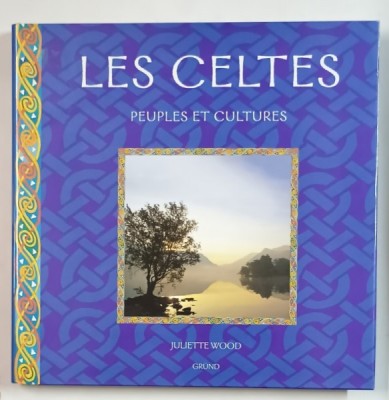 LES CELTES , PEUPLES ET CULTURES par JULIETTE WOOD , 1999 foto