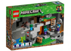 LEGO Minecraft - Pestera cu zombi 21141 foto