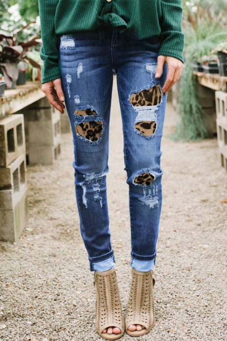 G735-444 Blugi cu taieturi decorative si insertie animal print