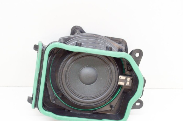 Subwoofer podea dreapta BMW 5 G30 2018 OEM: 9395862 | 13364182